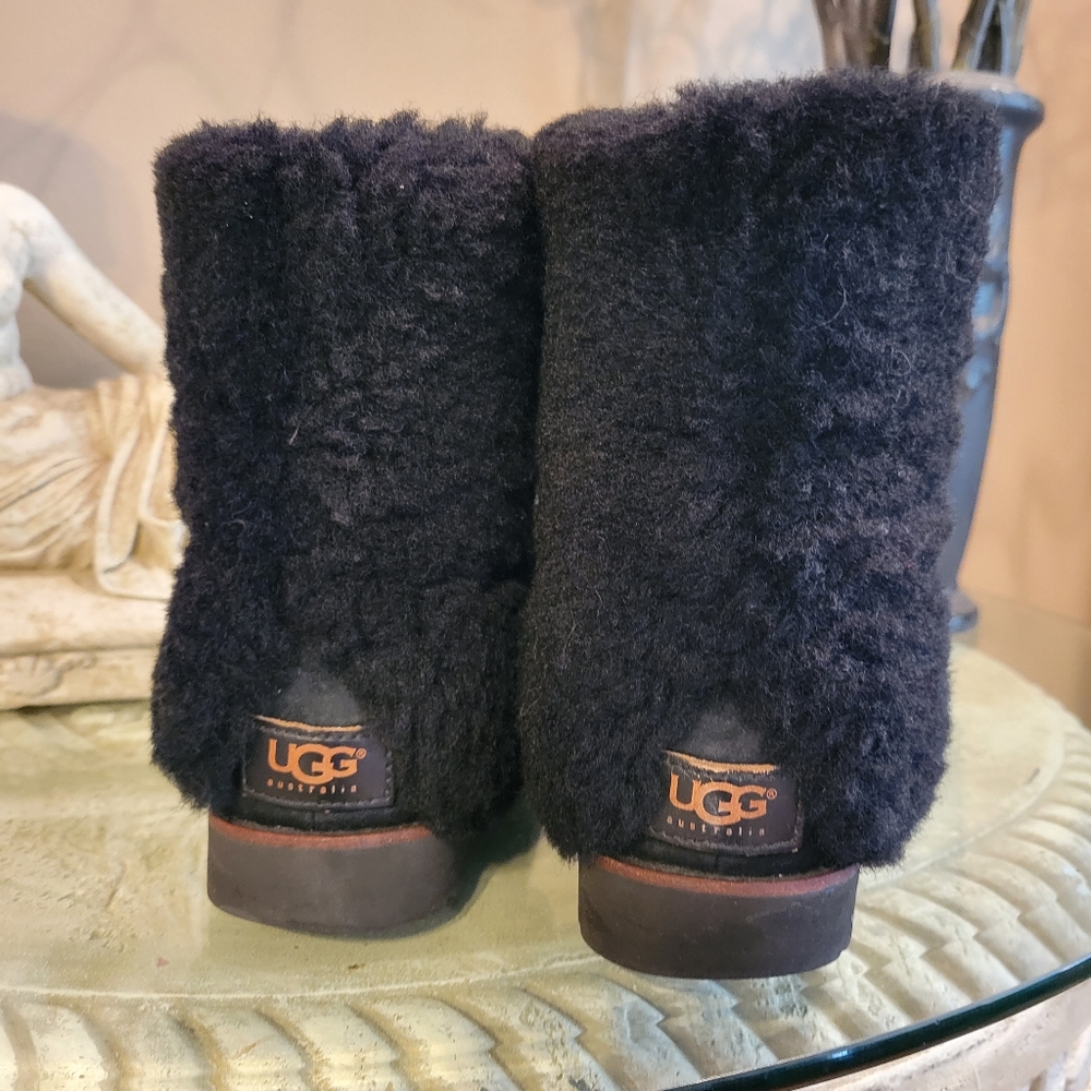Ugg Maylin Boots in black. Size 5 #119 - Picture 6 of 14